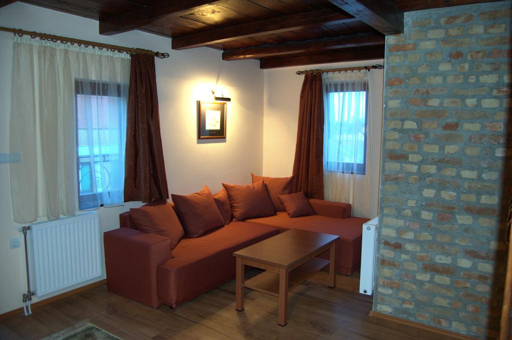 Guest House Prenoćište Piccolina Sombor Extérieur photo